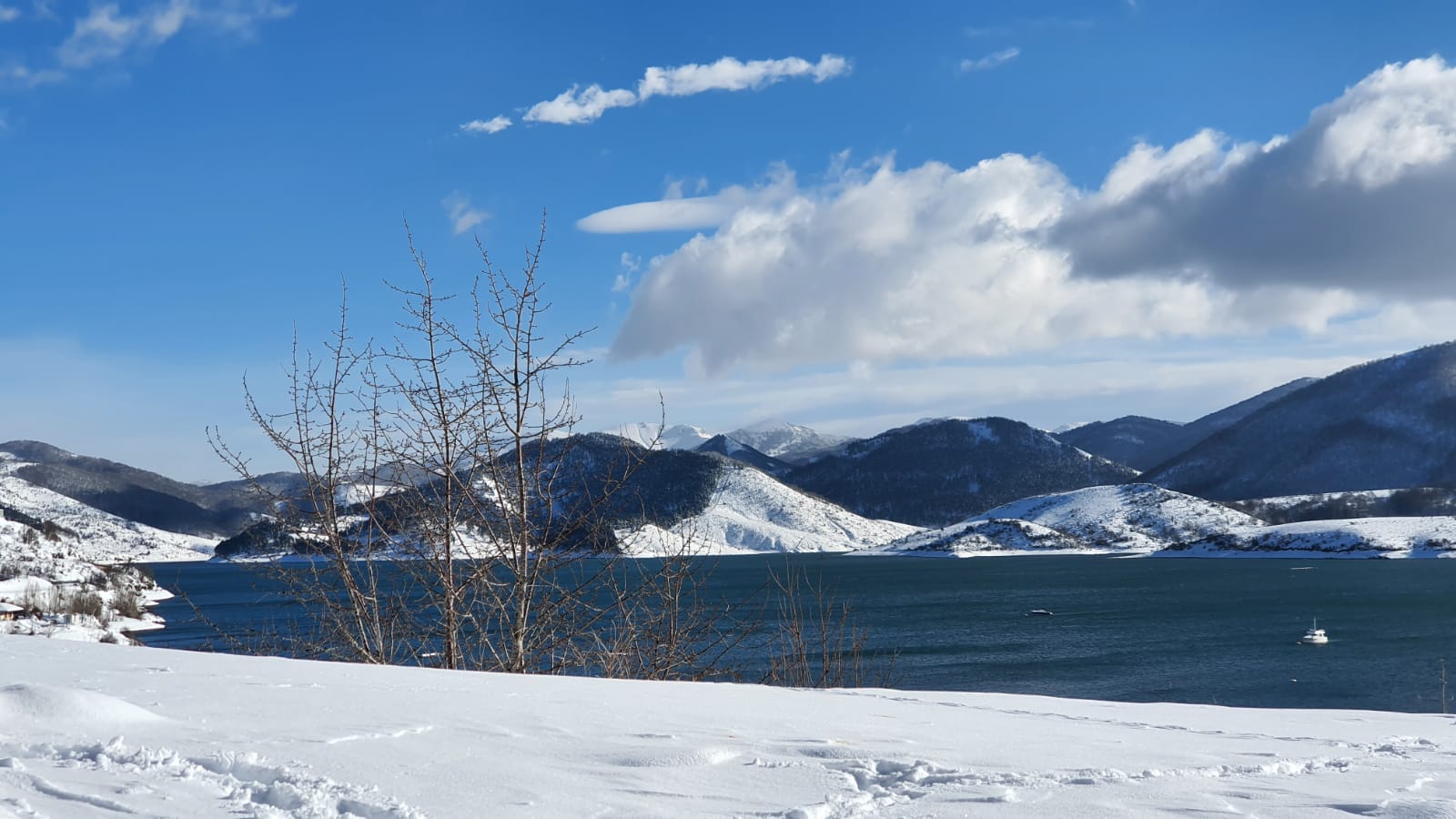 Espectaculares imágenes de Riaño cubierto por la nieve.