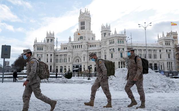 Militares, en la plaza de Cibeles de Madrid.