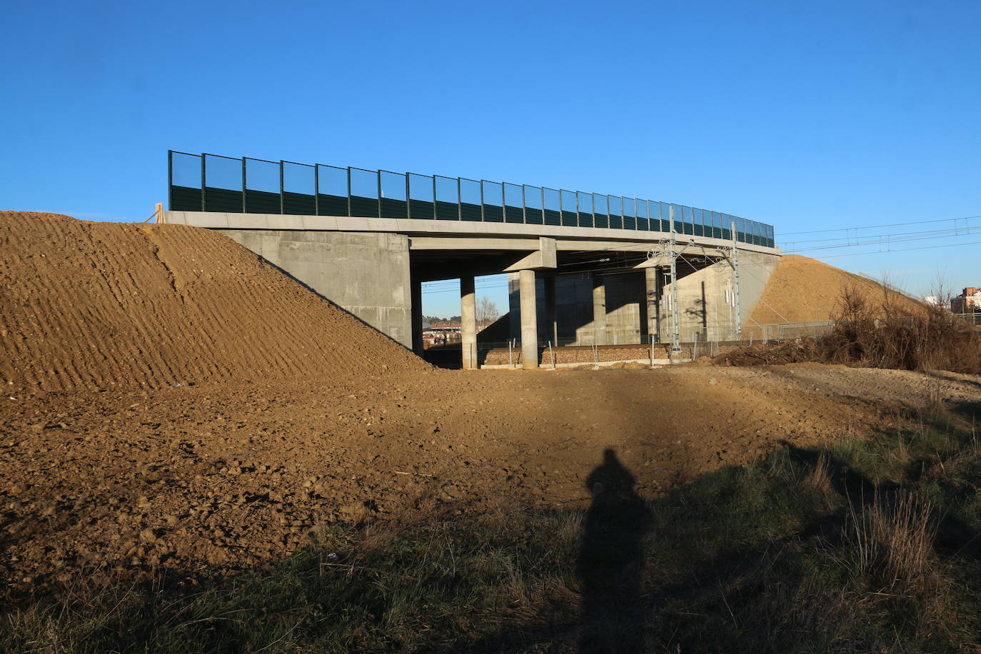 Vista del paso en obras. 