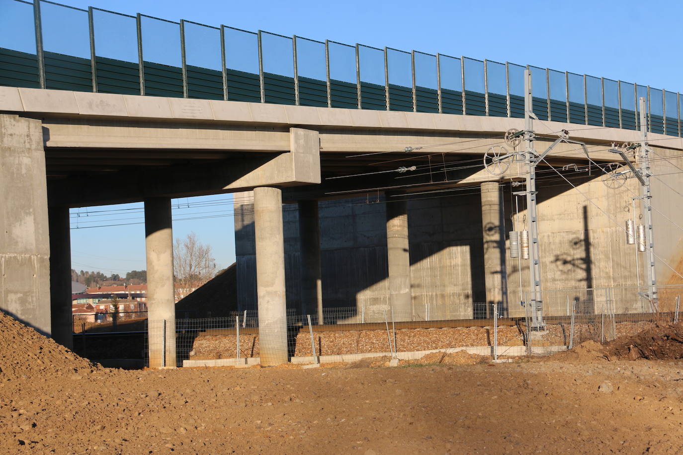 Vista del paso en obras. 