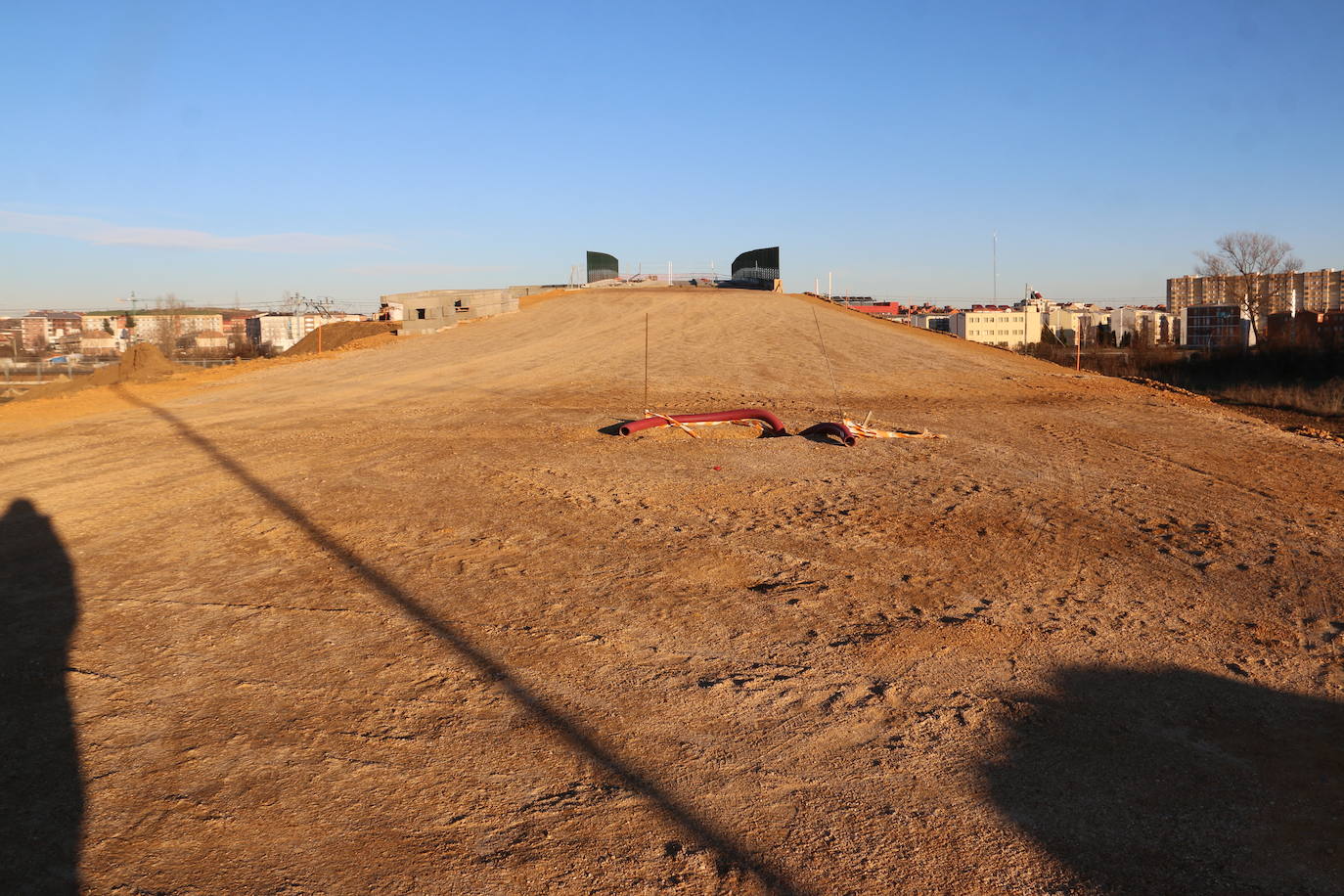 Vista del paso en obras. 