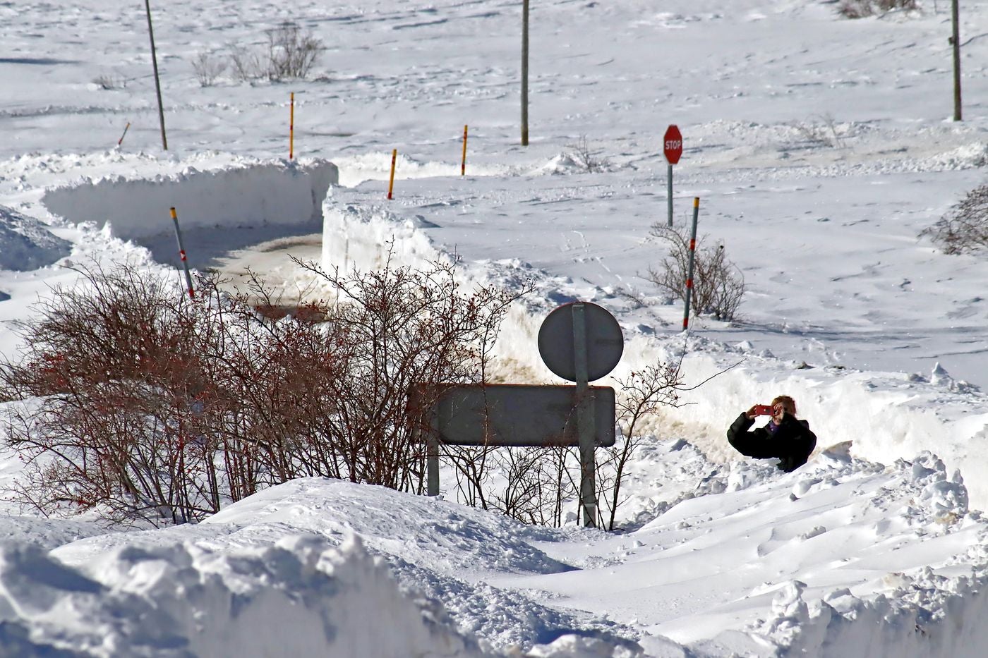 Las bajas temperaturas mantienen espesores de más de un metro de nieve en Casares de Arbas y en Rodiezmo. La nieve sigue dejando imágenes únicas en la provincia de León.