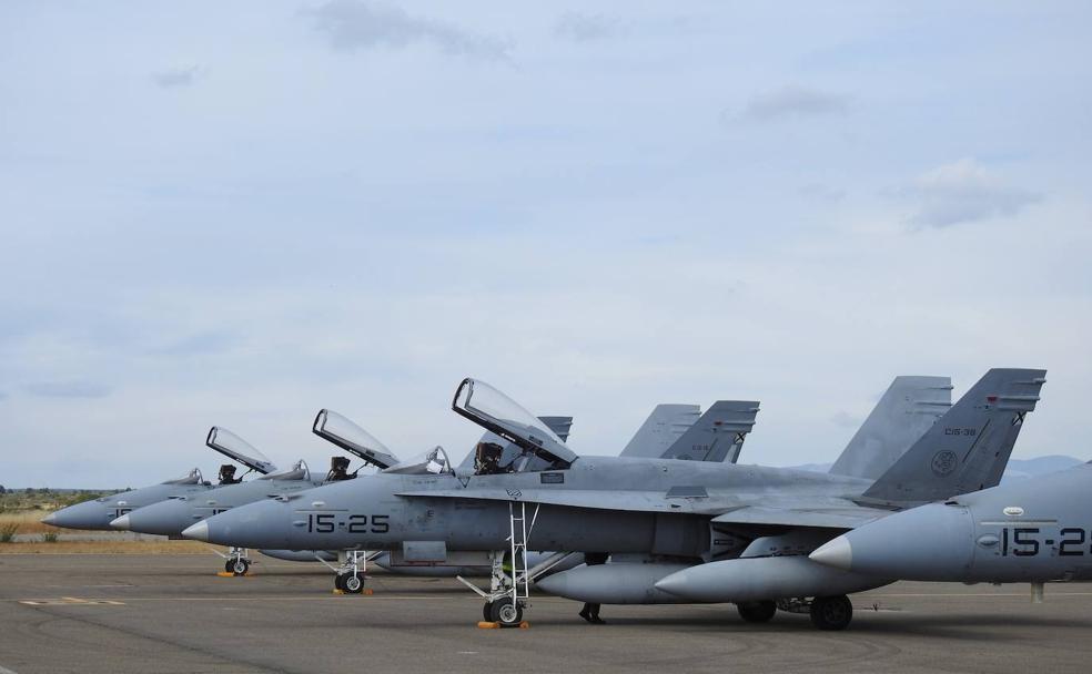 Aviones F18 estacionados en la Base Aérea de La Virgen del Camino. 