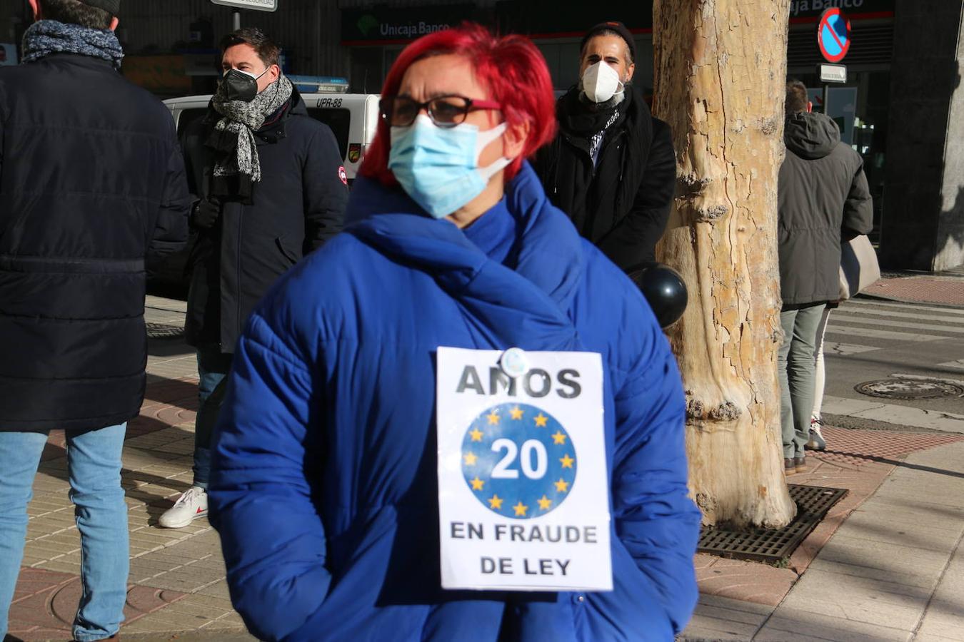 Los trabajadores interinos exigen el cese del abuso de la temporalidad en León.