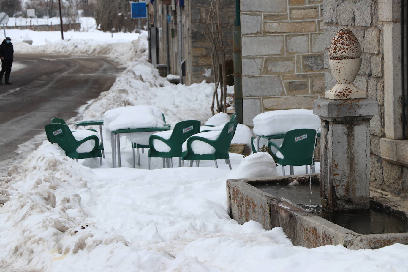 El municipio babiano mantiene varias carreteras en muy mal estado tras la gran nevada que afrontó a finales de 2020.