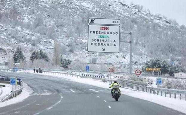 Cómo llevar tu moto si la carretera está nevada