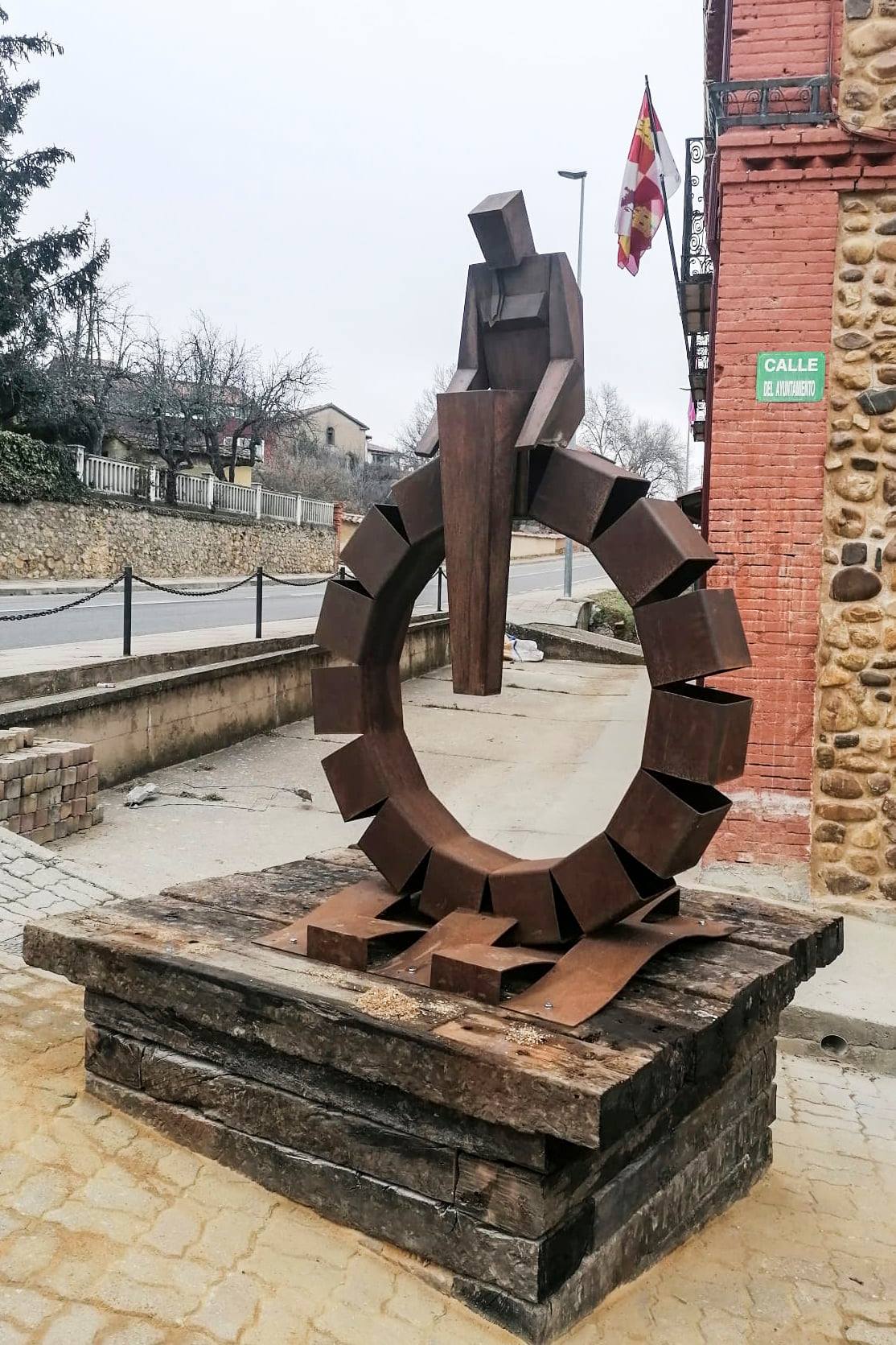 Garrafe de Torío luce una nueva escultura con mucha historia.