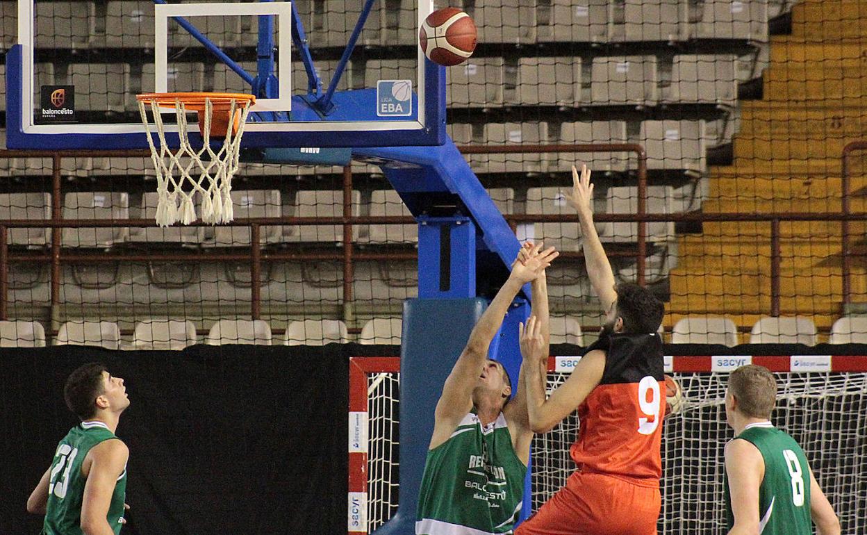 Imagen de un partido de Basket León.