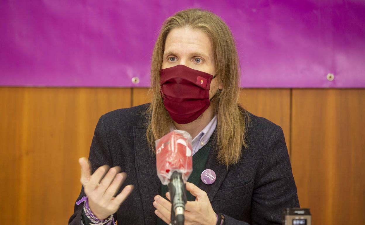 Pablo Fernández, durante la rueda de prensa en Ávila. 