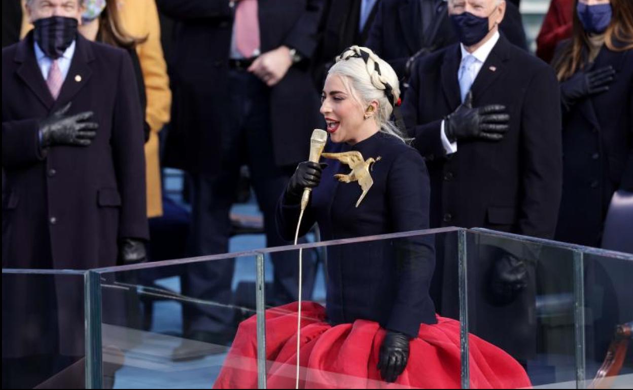 Lady Gaga durante su actuación en la investidura de Joe Biden.