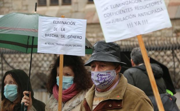 Concentración frente a Botines de los pensionistas contra el Pacto de Toledo y la Reforma Escrivá.