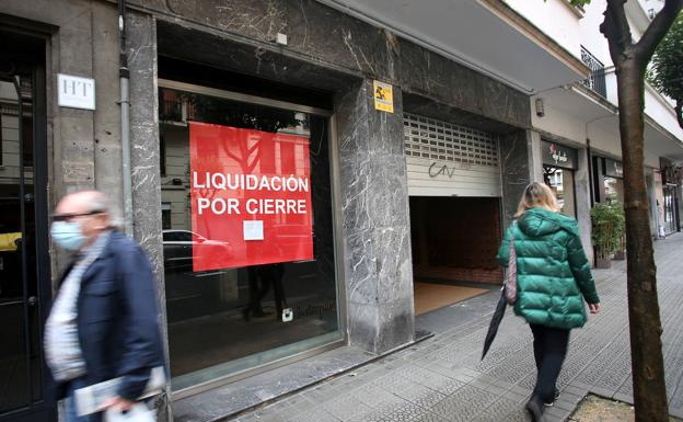 Una tienda a punto de cerrar por la crisis.