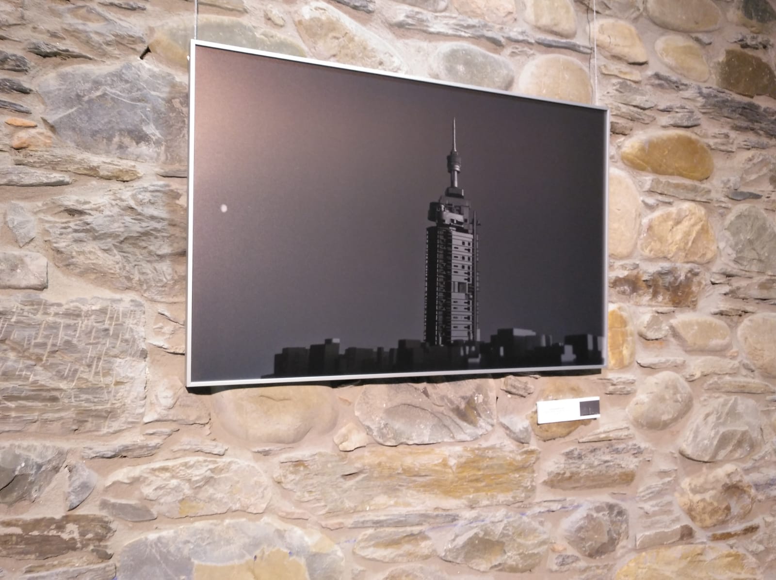 Maqueta elaborada con materiales industriales reciclados