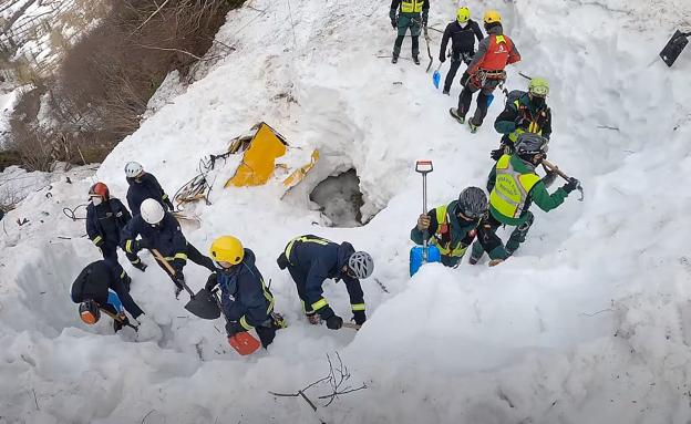 Galería. Imagen de los efectivos del Greim en la zona de rescate. 