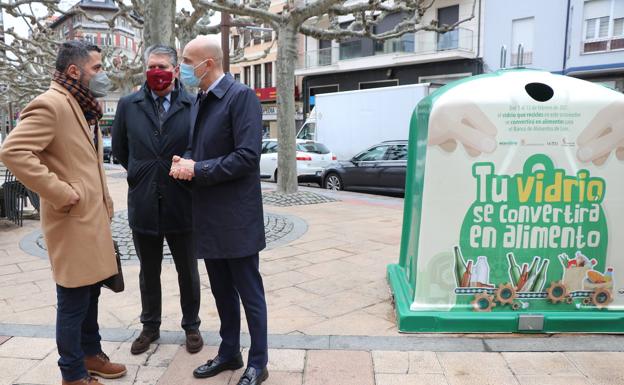 Galería. El reciclaje vale alimentos en León.