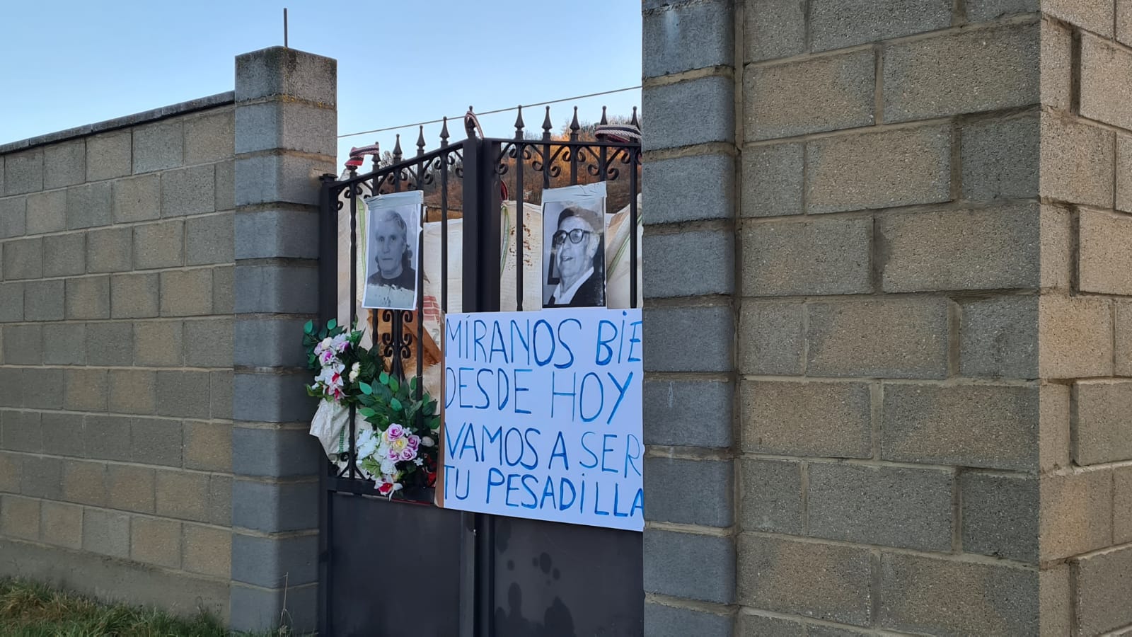 Garrafe de Torío vive un triste momento en la ejecución de una sentencia sobre un cementerio.