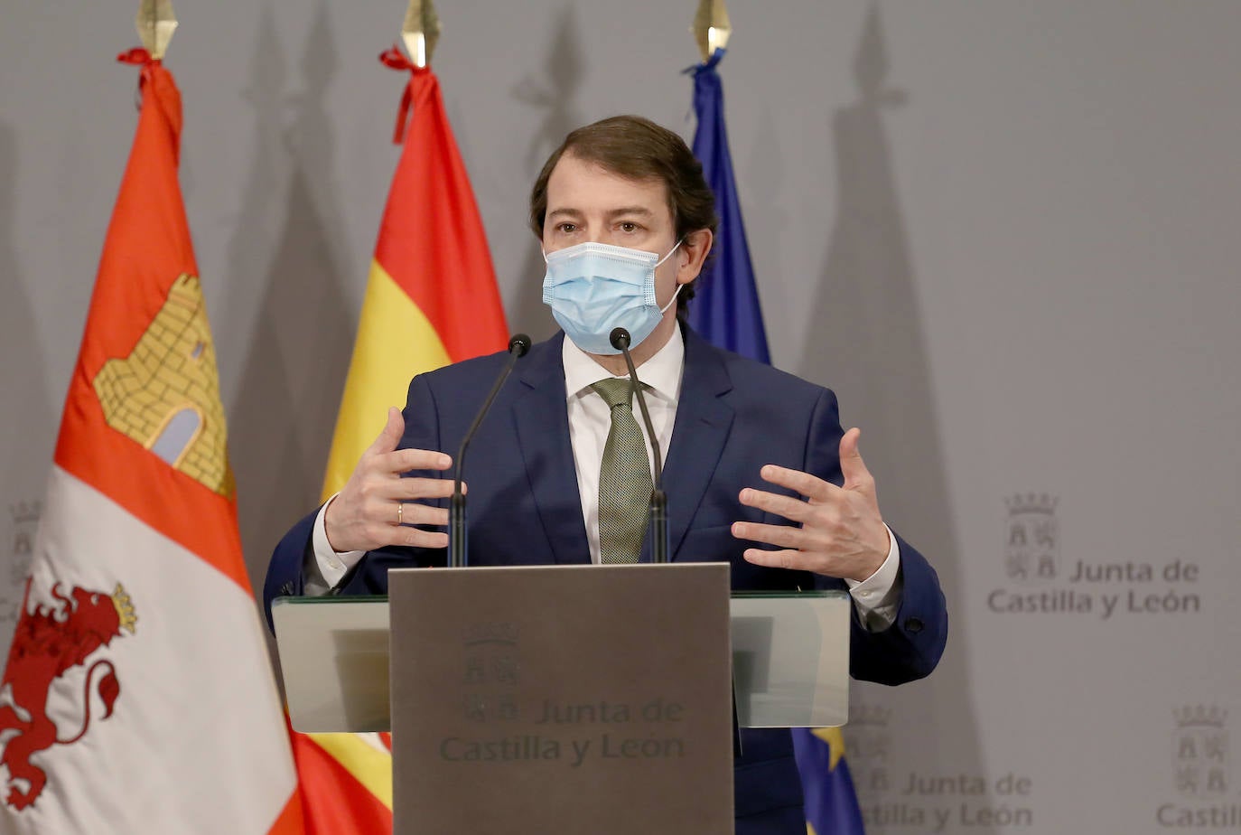 Fotos: El presidente de la Junta comparece para informar de las alegaciones al recurso sobre el toque de queda