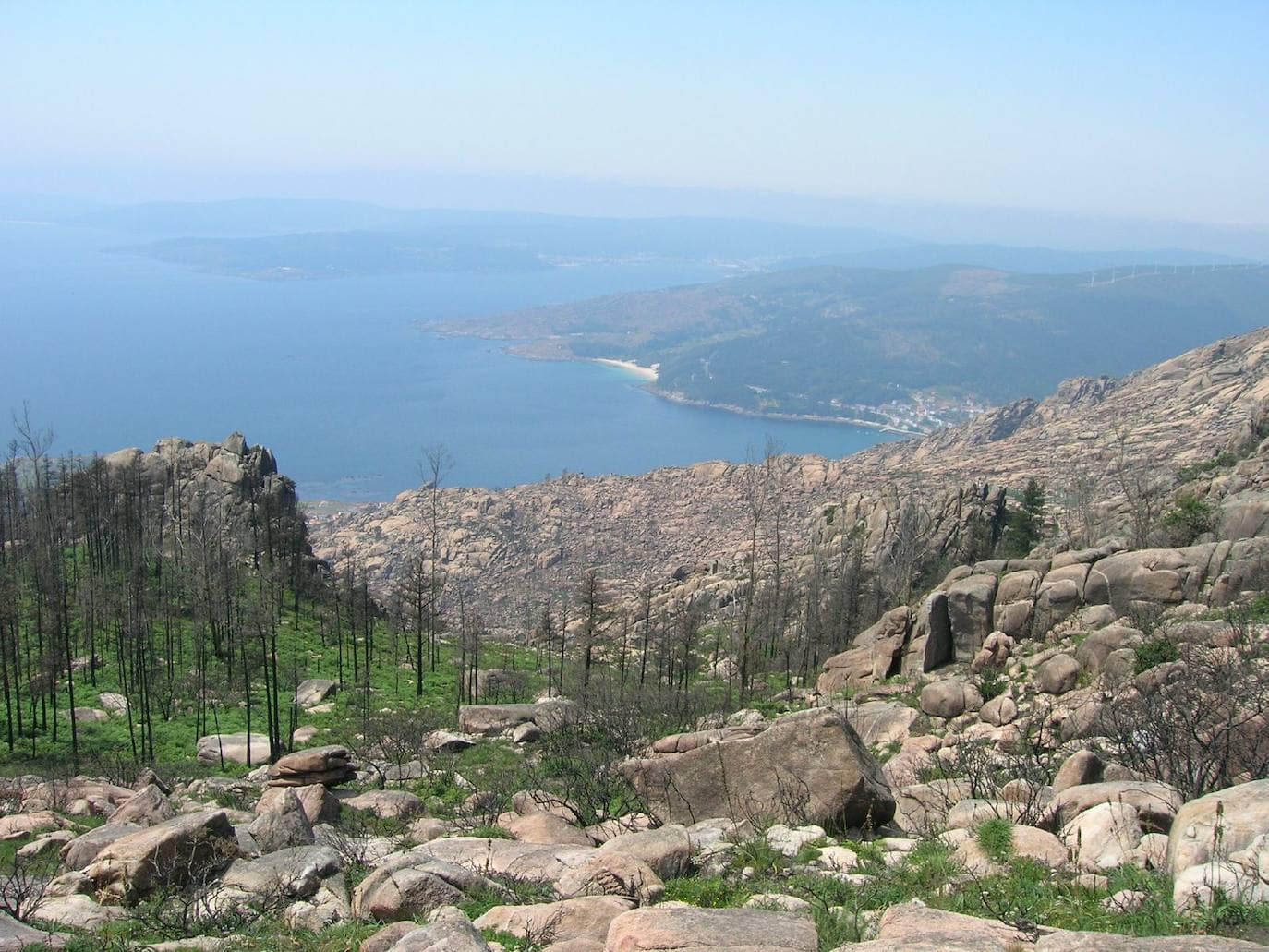 7.- Monte Pindo (Galicia) | Esta tierra está llena de fabulosas historias sobre tesoros, princesas, hadas, sacrificios y rutas secretas. El lugar está lleno de cuevas donde se dice que habitaban criaturas mágicas y de bañeras naturales donde cuenta la leyenda que se hacían rituales celtas. 