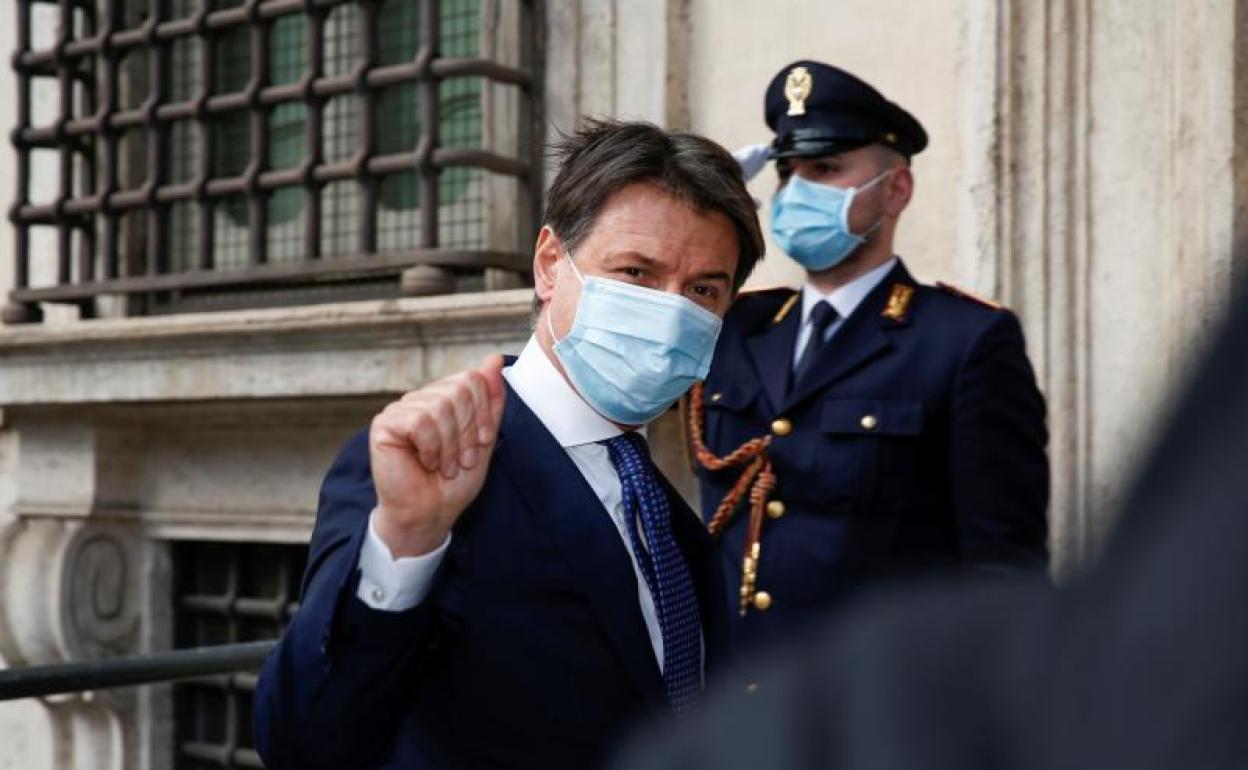 El primer ministro interino de Italia Giuseppe Conte 