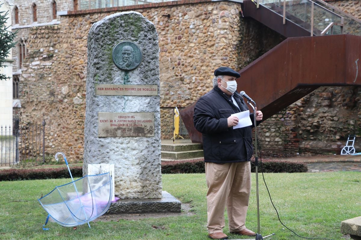 Los poetas y amantes de Rubén Dario siguen fieles a su homenaje en el Parque del Cid