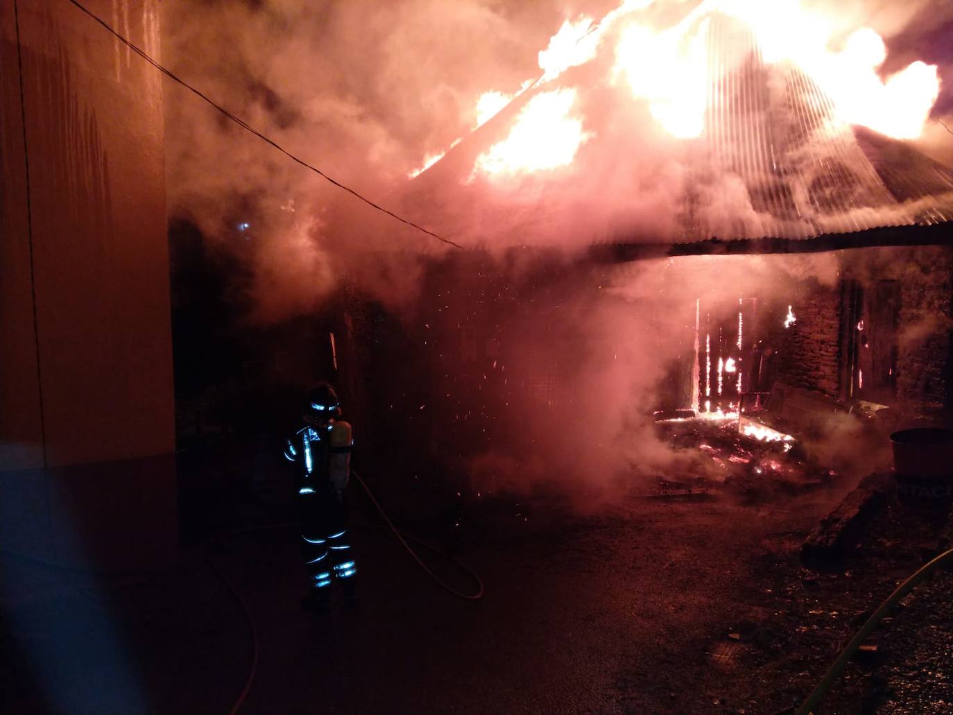 Fotos: Incendio en Villafeile (Balboa)