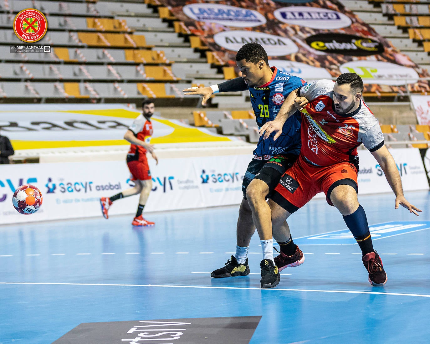 El Ademar se quedó fuera de la Copa Sacyr Asobal tras caer en Huesca. 