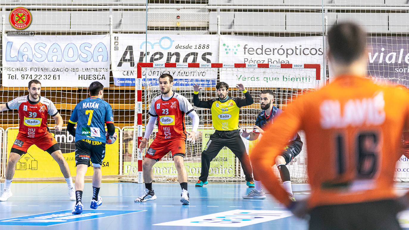 El Ademar se quedó fuera de la Copa Sacyr Asobal tras caer en Huesca. 