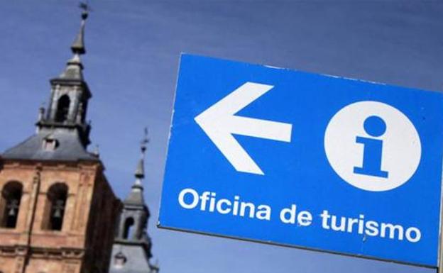 Cartel de una oficina de turismo en Astorga. 