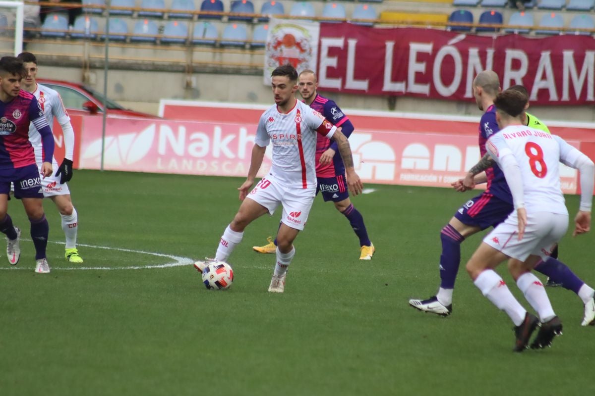 Los dos equipos se miden en el Reino de León en un choque al que llegaron empatados a puntos.