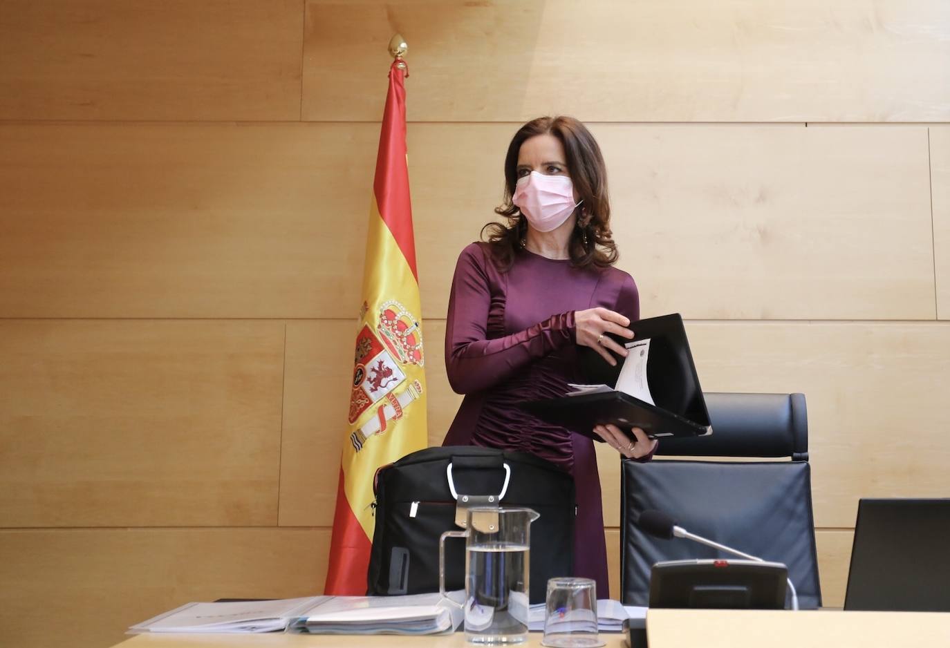 Fotos: Comparecencia de la consejera de Empleo e Industria en las Cortes