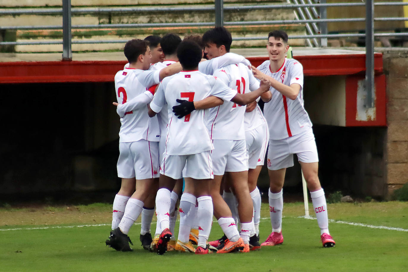 El conjunto leonés compite de tú a tú ante el juvenil pucelano en un choque trepidante y con alternativas que acaba en empate.