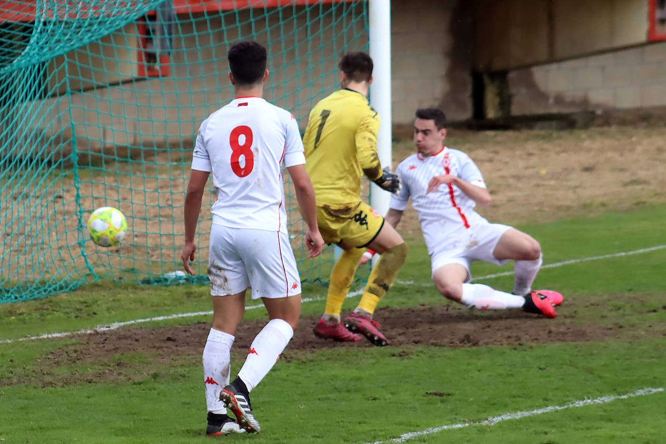 El conjunto leonés compite de tú a tú ante el juvenil pucelano en un choque trepidante y con alternativas que acaba en empate.