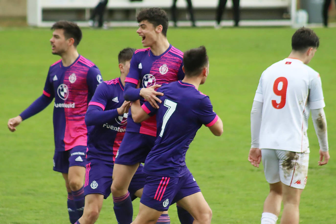 El conjunto leonés compite de tú a tú ante el juvenil pucelano en un choque trepidante y con alternativas que acaba en empate.