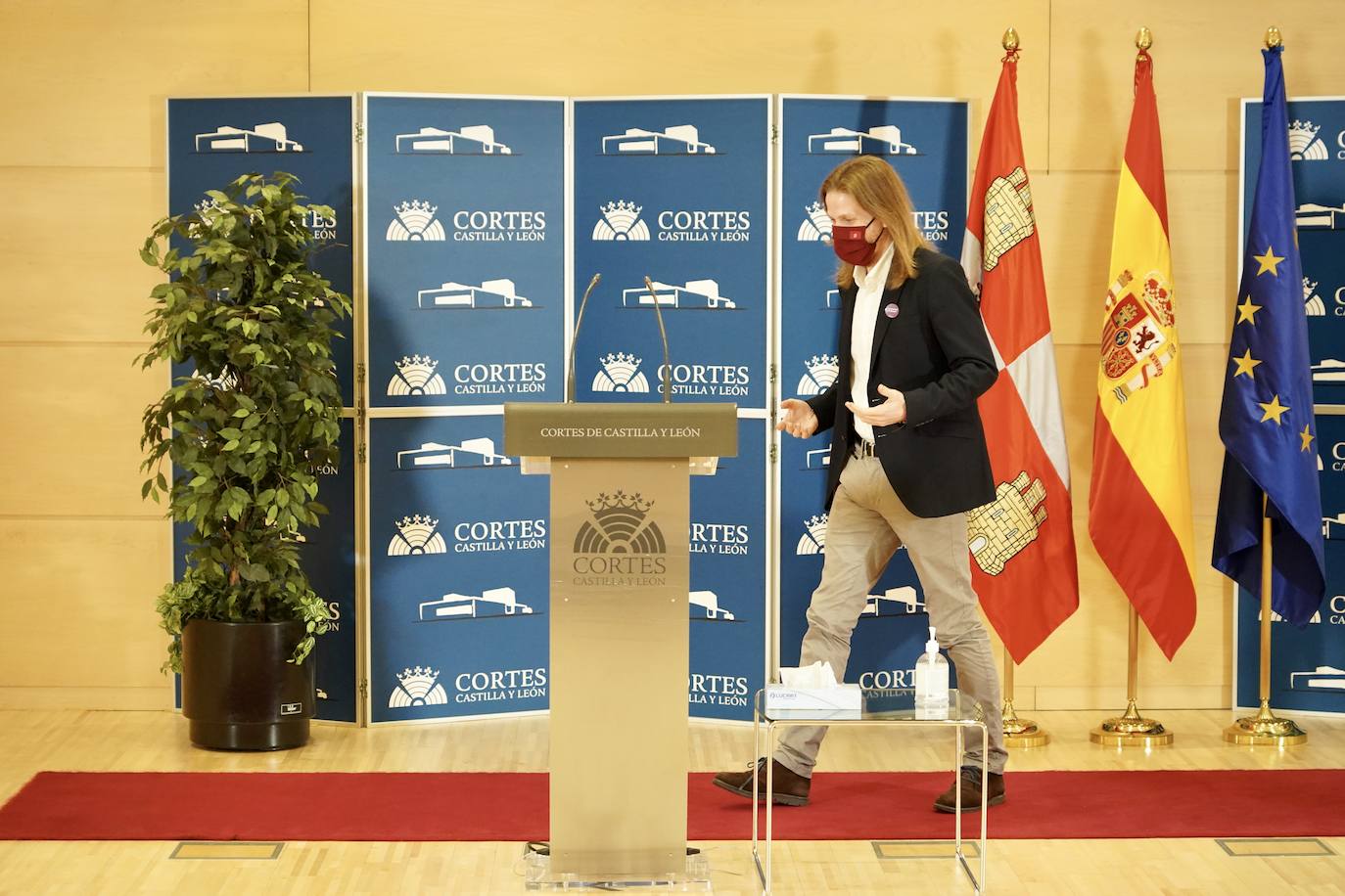 Fotos: El secretario general de Podemos Castilla y León analiza la actualidad política