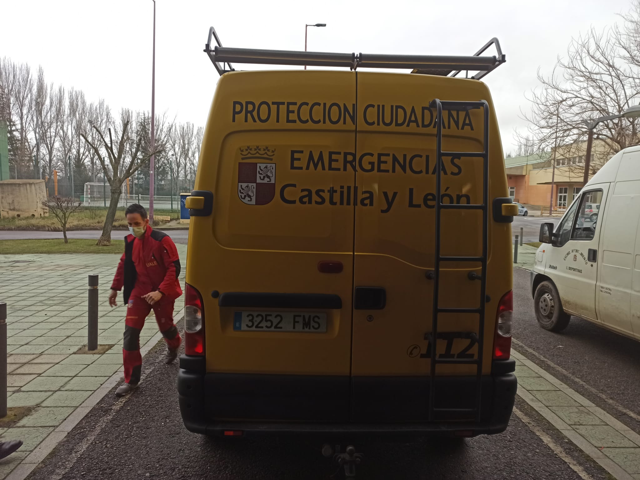 Fotos: Entrega de EPIS a Protección Civil, Policía Local y bomberos