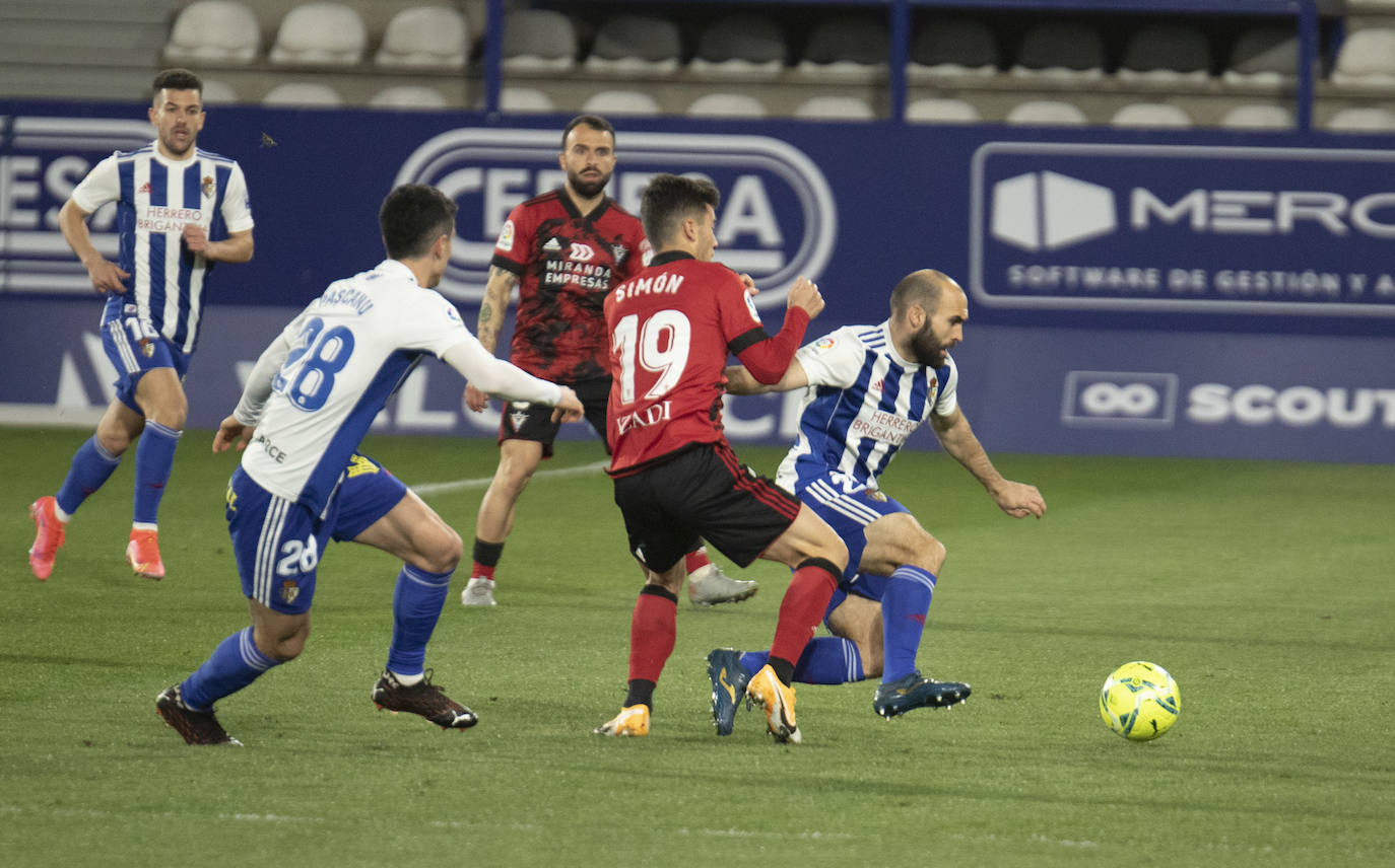 Fotos: Las imágenes del partido entre Deportiva y Mirandés