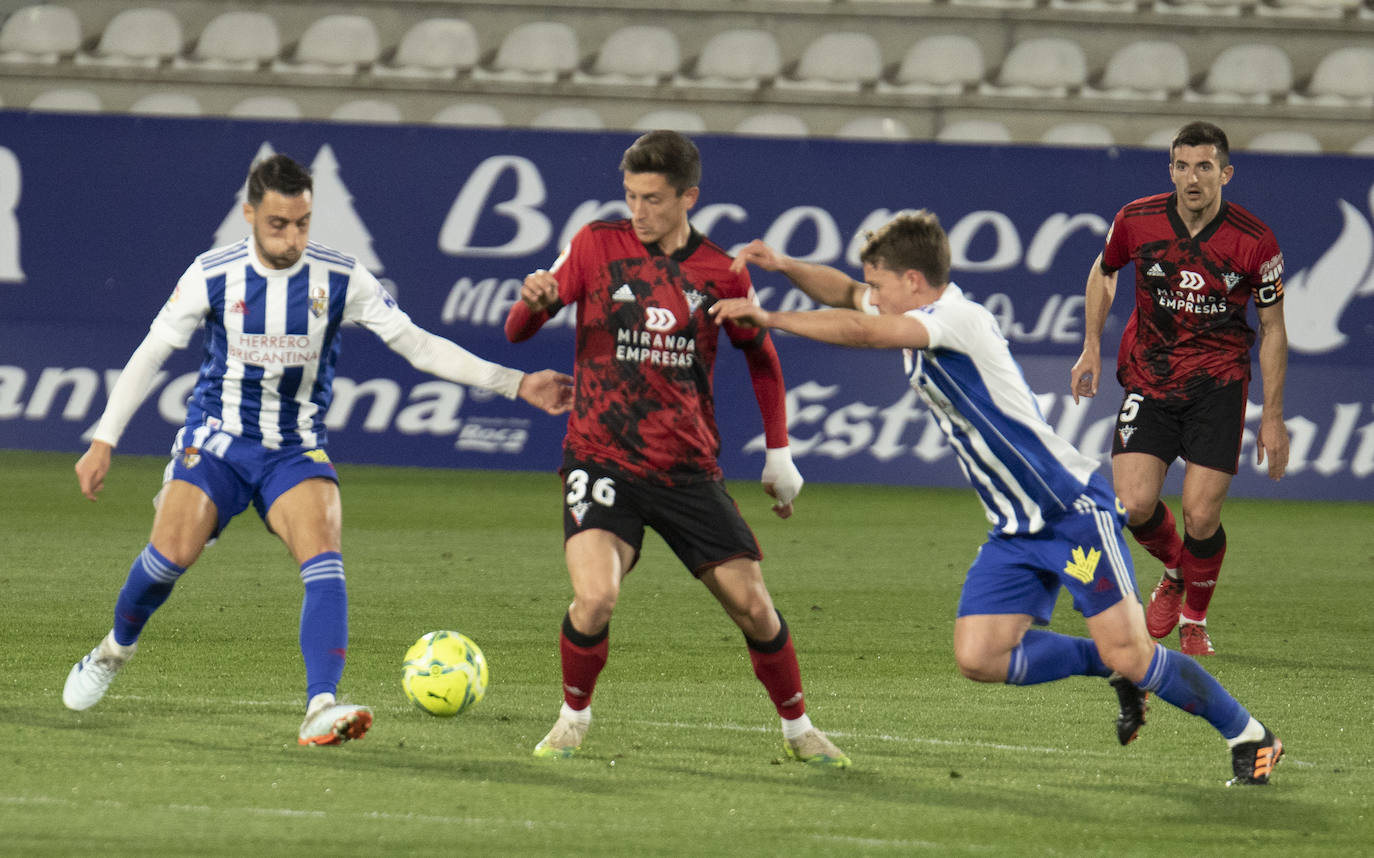 Fotos: Las imágenes del partido entre Deportiva y Mirandés