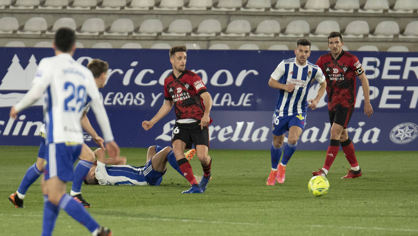 Fotos: Las imágenes del partido entre Deportiva y Mirandés