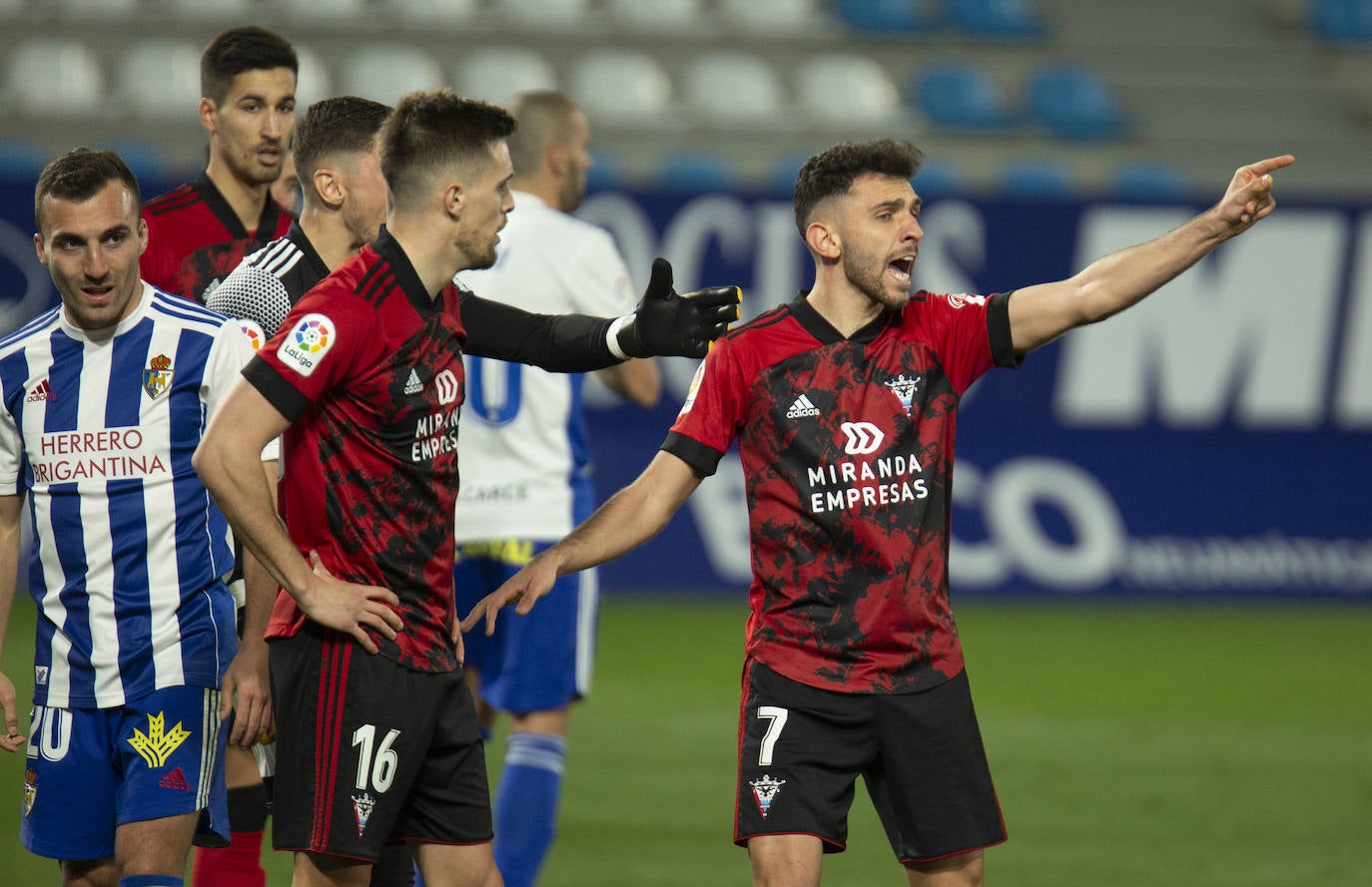 Fotos: Las imágenes del partido entre Deportiva y Mirandés