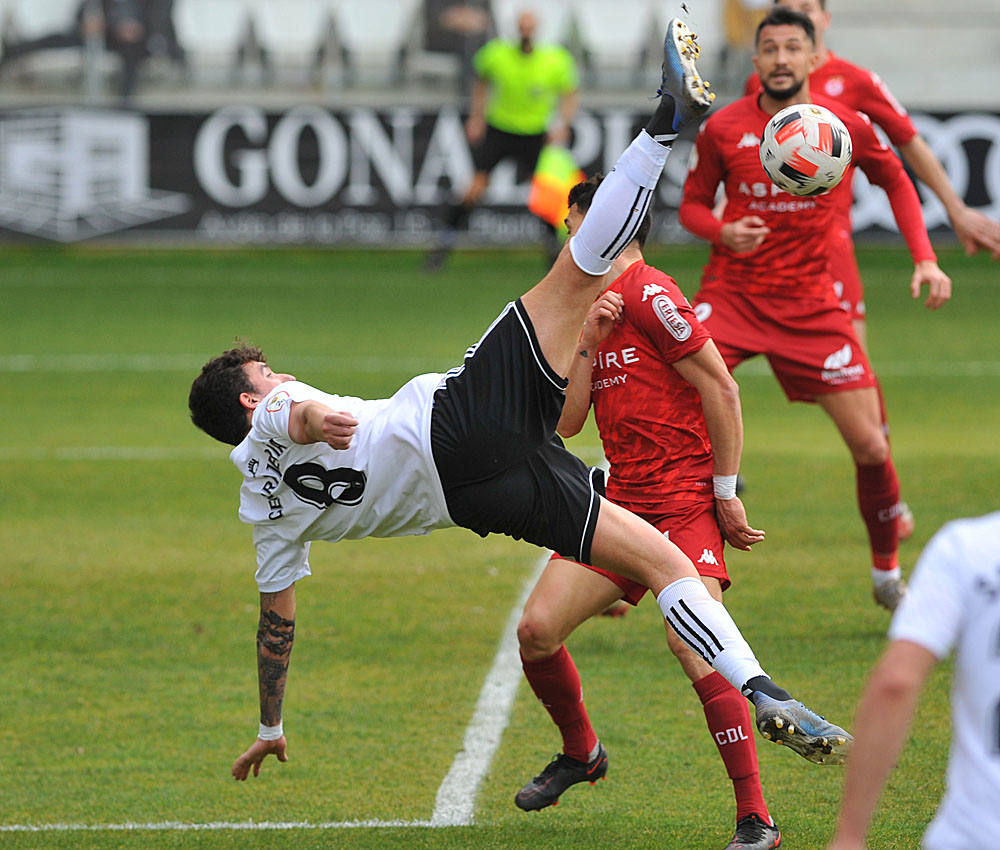 Fotos: Las imágenes de la derrota de la Cultural ante el Burgos