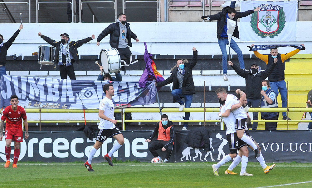 Fotos: Las imágenes de la derrota de la Cultural ante el Burgos