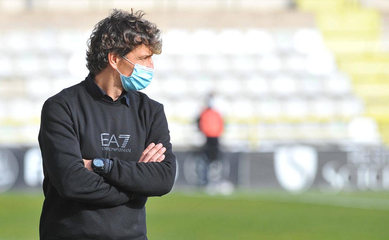 Íñigo Idiakez, en el partido ante el Burgos.