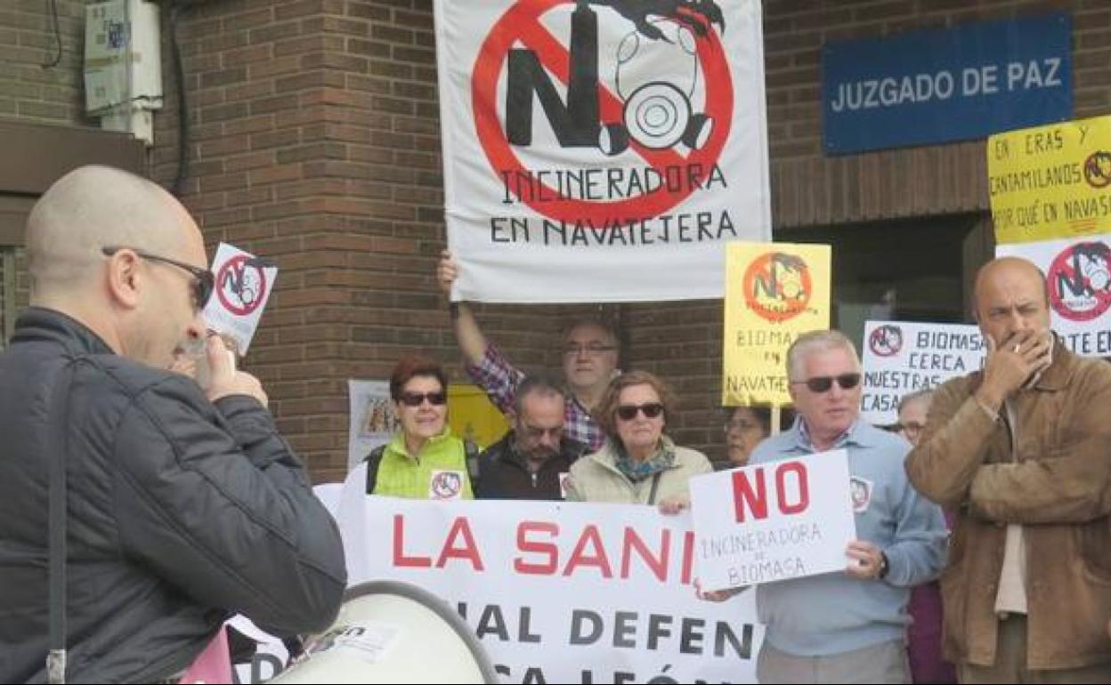 IMagen de archivo de una de las manifestaciones de los vecinos de Navatejera. 