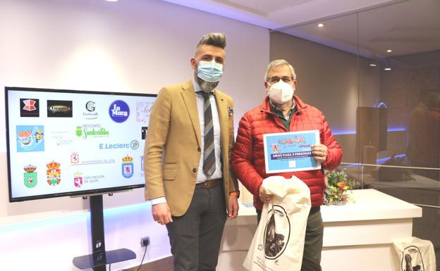 Emilio Seijo y Ernesto Acedo durante la entrega de premios.