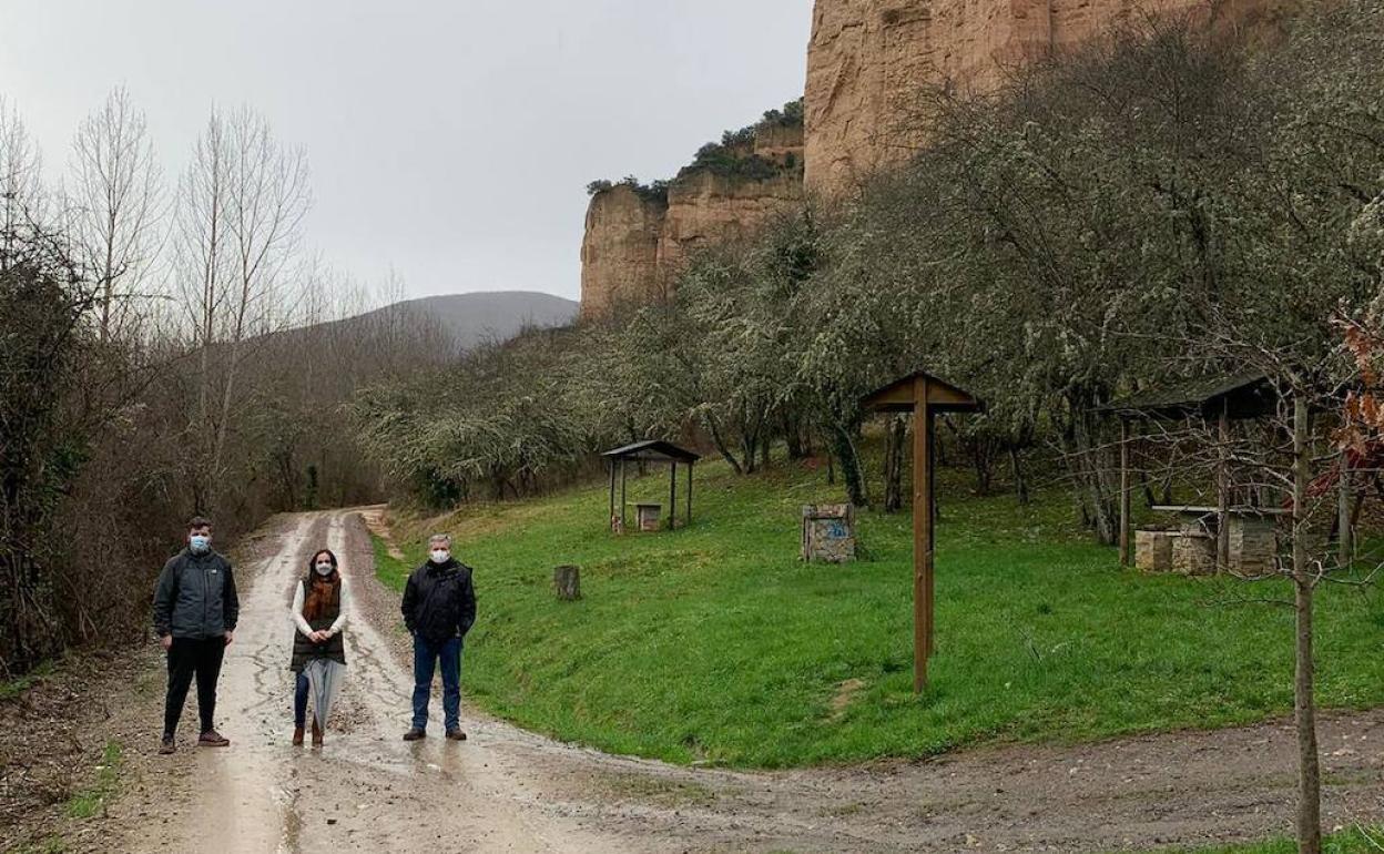 Camino rural entre Villaverde de la Abadía y Santalla.