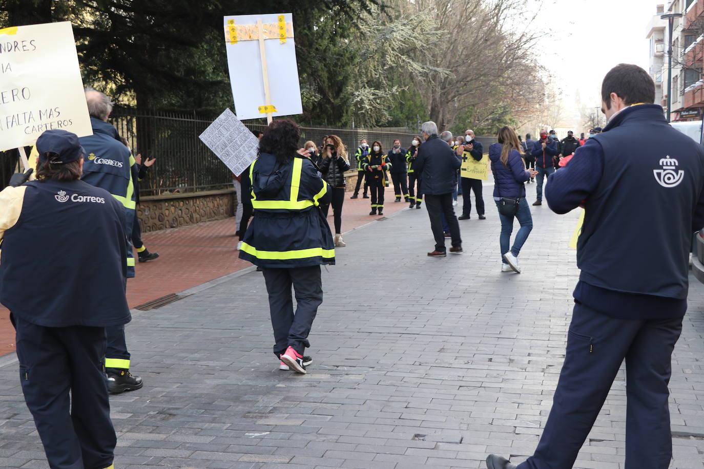 Los carteros elevan sus críticas ante la falta de reposición de personal y el aumento de las cargas de trabajo.