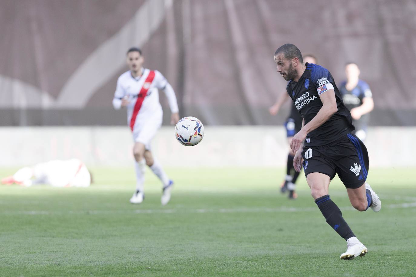 Ambos equipos se enfrentaron en Vallecas por un puesto de playoff.