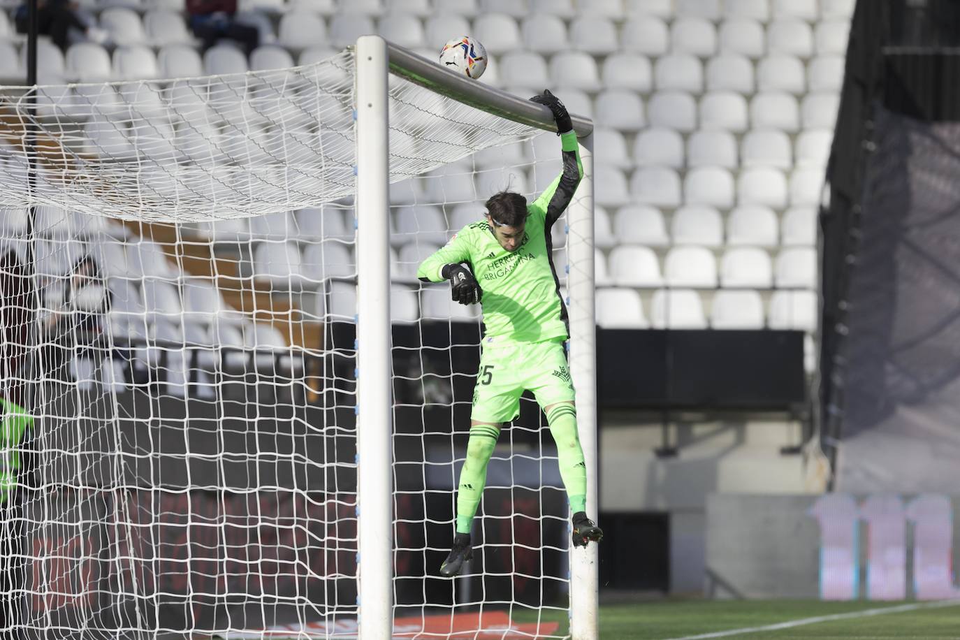 Ambos equipos se enfrentaron en Vallecas por un puesto de playoff.