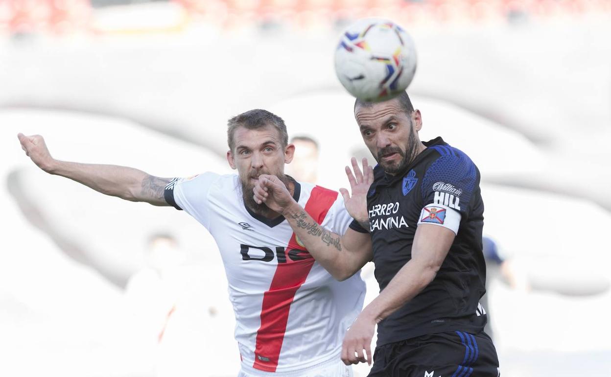 Un instante del partido disputado en el Estadio de Vallecas.