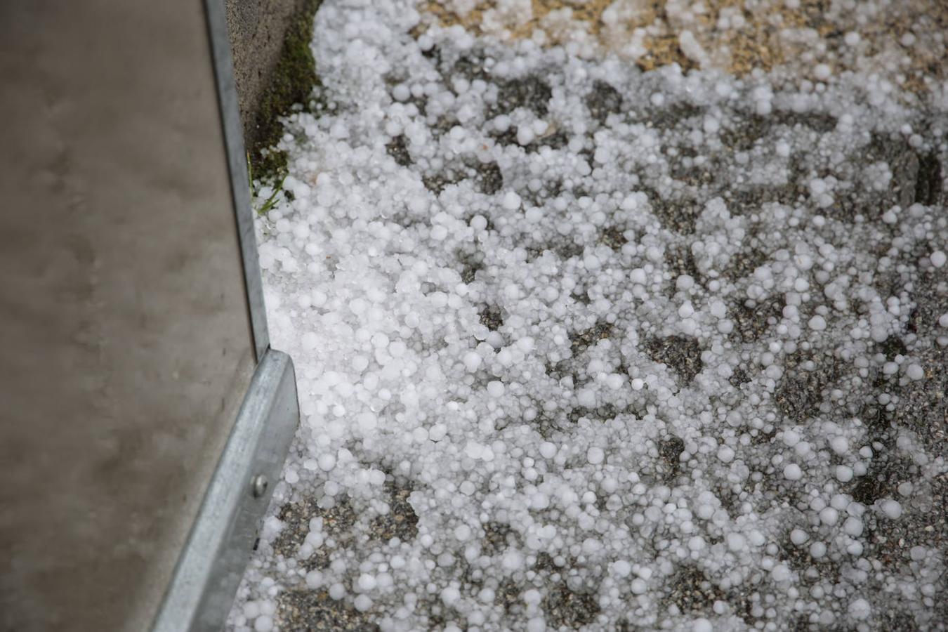 Una granizada histórica cubre las calles de León de blanco,